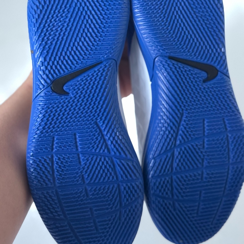 New Nike White and Blue Indoor Cleats - Picture 5 of 9
